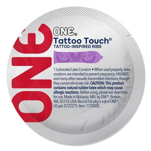 Презерватив ONE Tattoo Touch Purple, 1 шт, фіолетовий з рельєфом у вигляді татуювання SX0757 фото ЦЕ МІЖ НАМИ